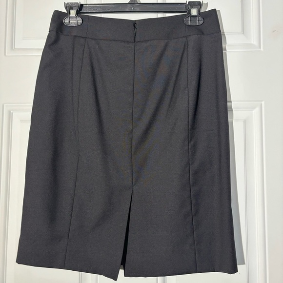 J. Crew Lightweight Original Fit Pencil Skirt, Size 2 - Picture 11 of 11